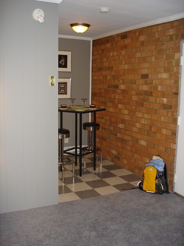 Lovely sitting area in kitchen - 124 Fidelity St