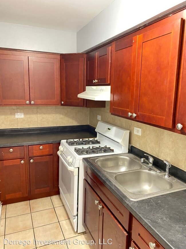 Building Photo - 3110 W 59th St