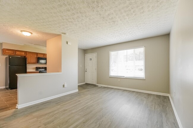 Building Photo - 6560 Benjamin Dr