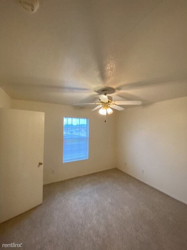Foto del edificio - 2 br, 1.5 bath Townhome - 4304 Deek Dr A