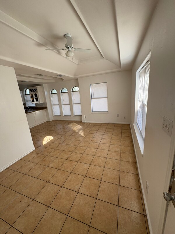 Foto del edificio - 900 S Palm Dr