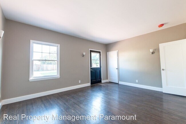 Building Photo - 3 br, 2.5 bath House - 136 N Martel Ave