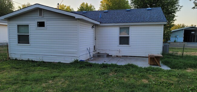 Building Photo - 1503 W 4th Pl