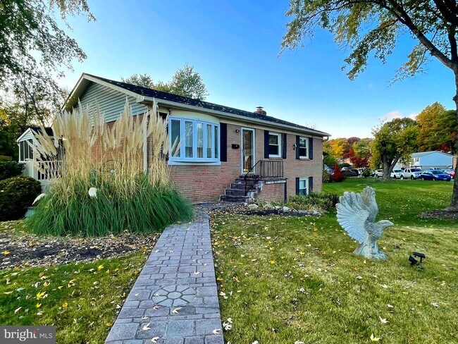 Building Photo - 14894 Cordell Ave