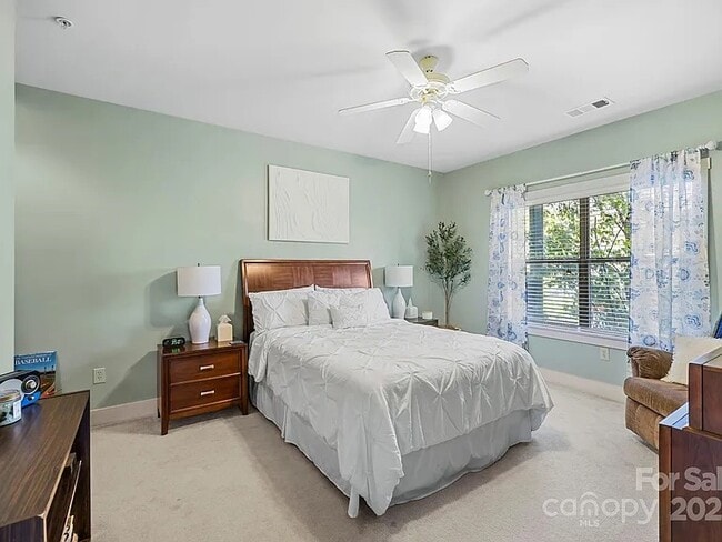 Building Photo - 9 Kenilworth