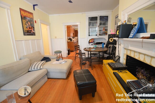 Building Photo - 1906 Beacon St