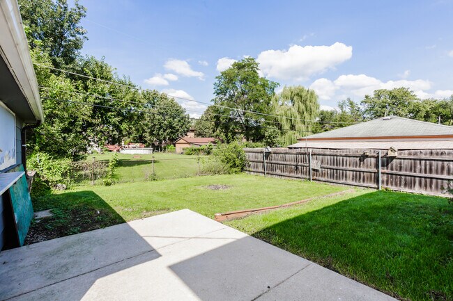 Foto del edificio - 7840 Cronin Ave