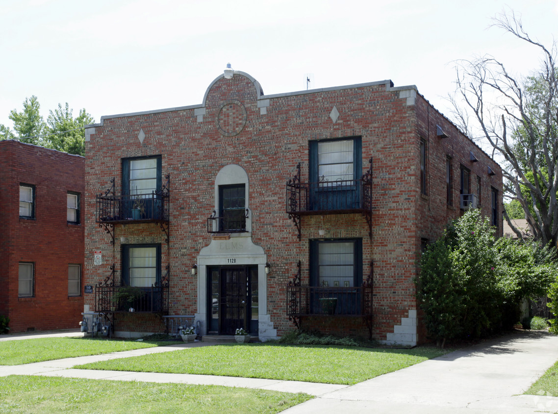 Building Photo - Elms