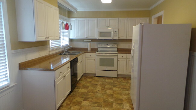 Foto del edificio - ~~ Charming 2-bedroom Home in Burlington ~~