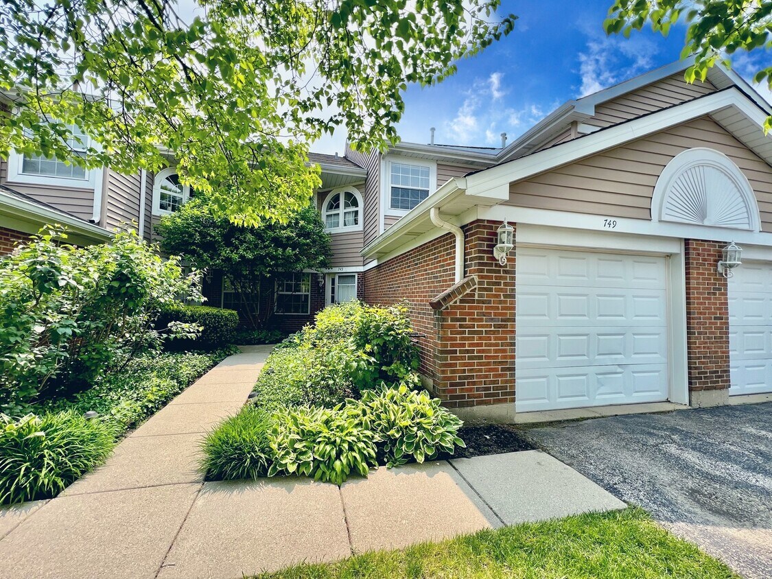Primary Photo - 749 W Happfield Dr