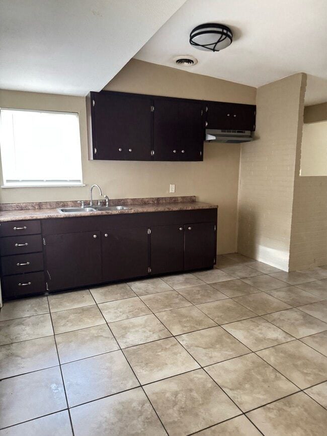 Building Photo - 3007 Bobolink St