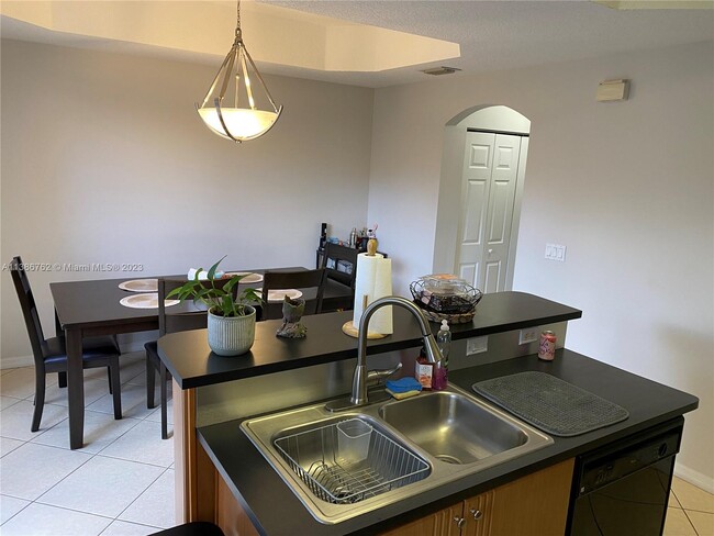 Foto del edificio - 4964 Leeward Ln