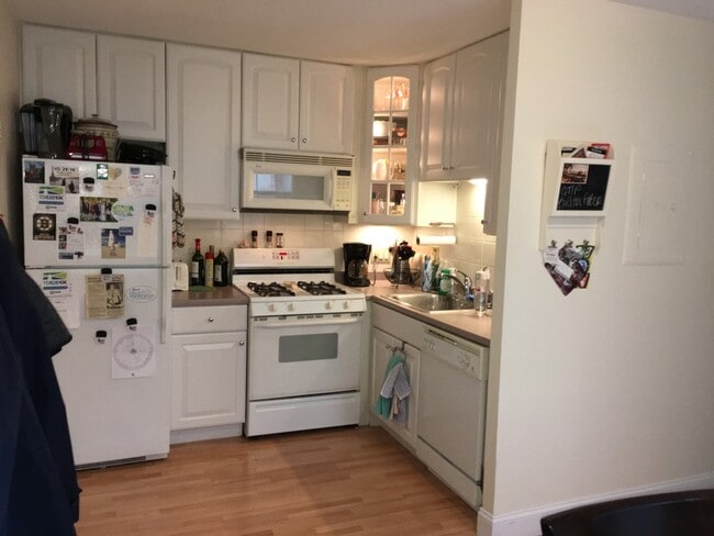 Building Photo - 14 Hancock St