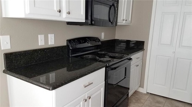 Foto del edificio - 829 Woodland Ct