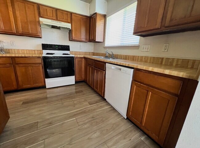 Building Photo - 17010 Sunview Ct