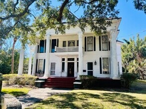 Building Photo - 1120 Acosta St