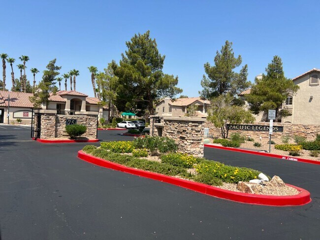 Building Photo - Henderson - 2 bedroom / 2 bath condo