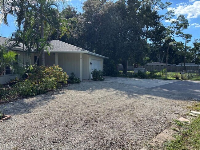 Foto del edificio - 2866 E Rainbow Cir