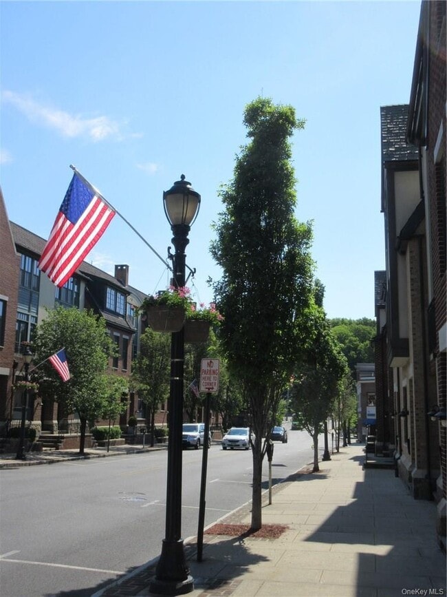 Building Photo - 120 Main St