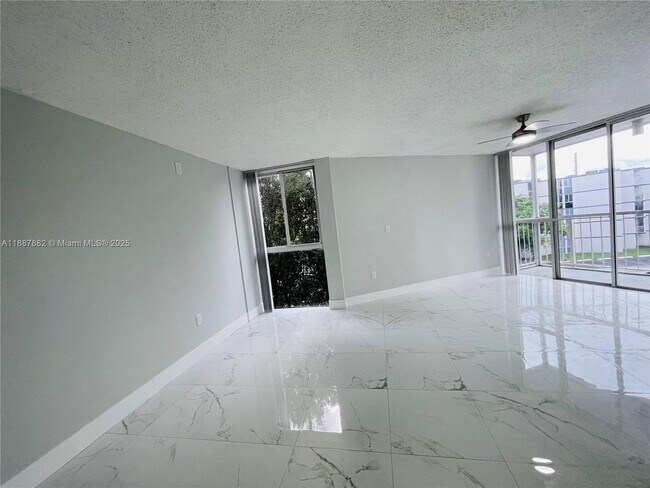 Foto del edificio - 7125 NW 186th St