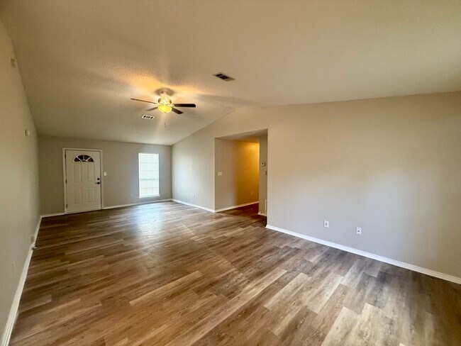 Building Photo - 13907 Rockinghorse Ln