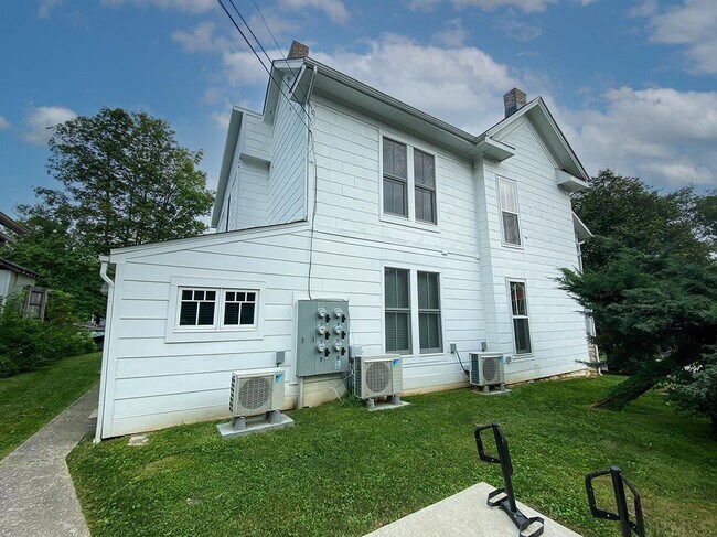 Foto del edificio - 726 W 6th St