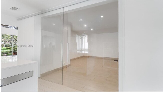 Foto del edificio - 909 Garnet Cir