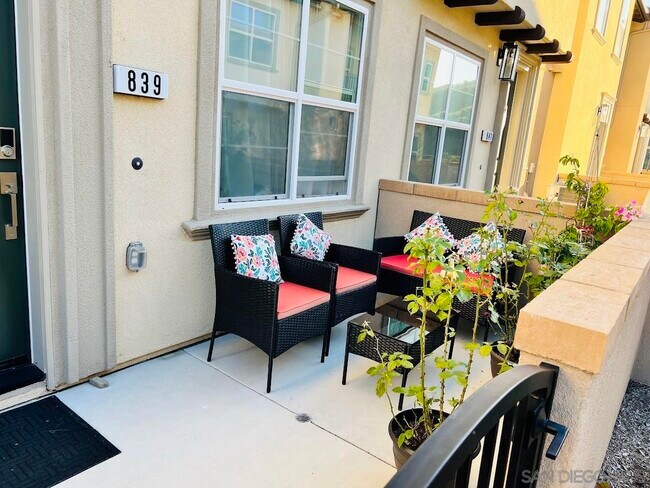 Foto del edificio - 839 Blackstone Dr