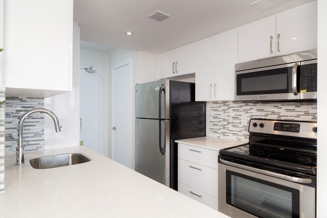 Building Photo - 225 Davisville Avenue