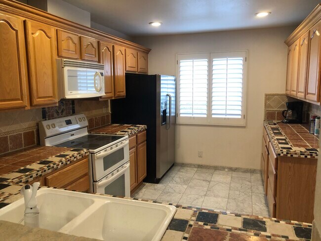 Large Kitchen 12'x8' - 8807 Gilman Dr
