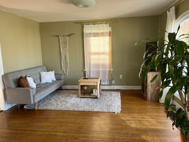 Living room - 1435 S 200 E