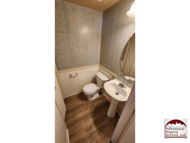 Building Photo - Beautiful 3 Level Townhouse In The Heart Of Frederick!