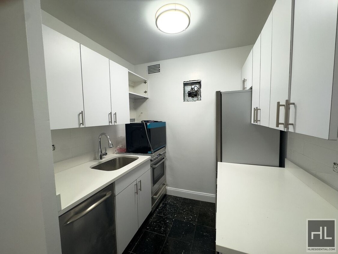 Primary Photo - East 89 Street