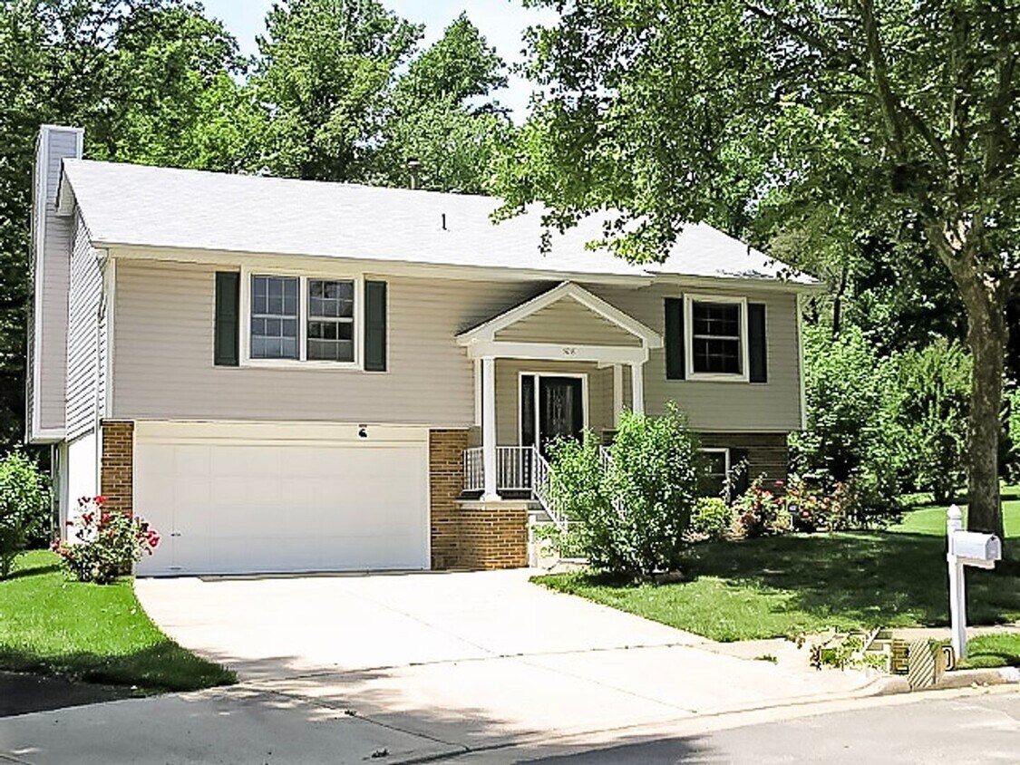 Primary Photo - Serene and Private 3 Bed 3 Bath Single Fam...