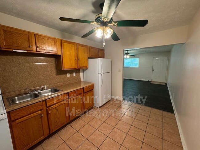 Building Photo - 541 Springwood Dr