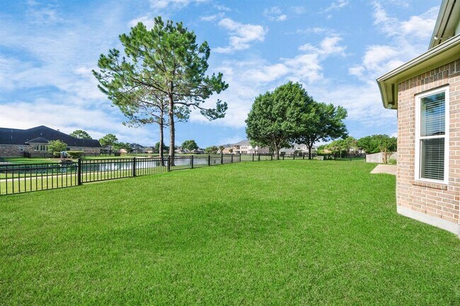 Foto del edificio - 7011 Monarch Lake Ln