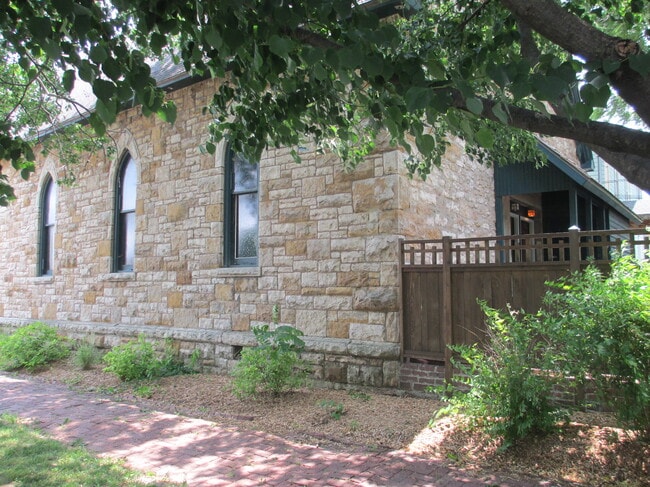 Building Photo - 1001 Kentucky St