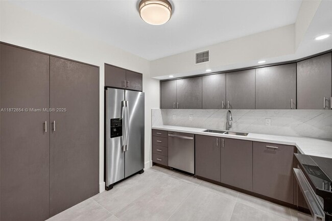 Building Photo - 2812 N 46th Ave