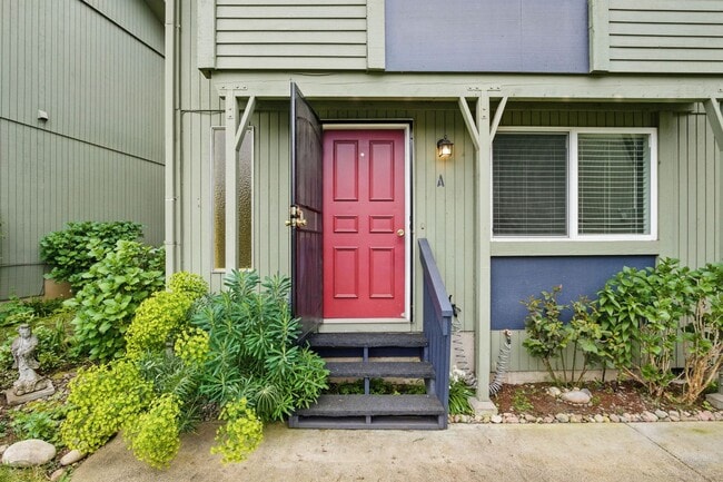 Building Photo - Charming Salmon Creek Condo