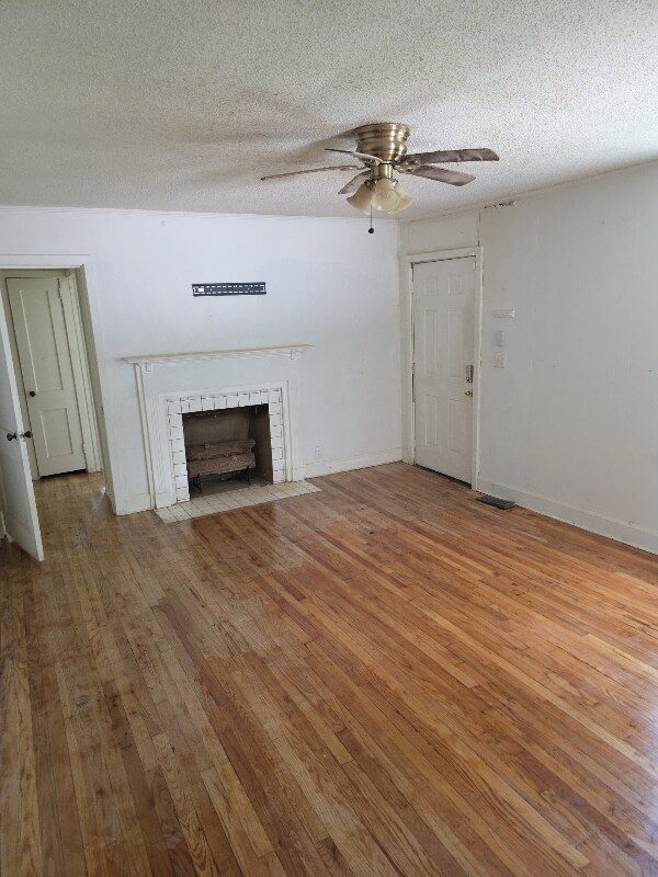 Foto del edificio - 14 Springbrook Cir
