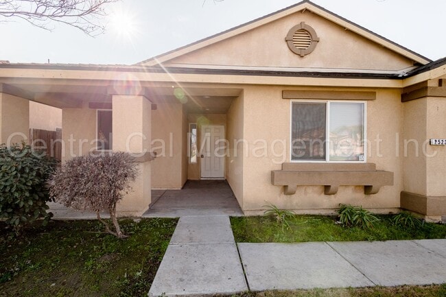 Building Photo - 3 Bedroom/2 Bath Home with an office in th...