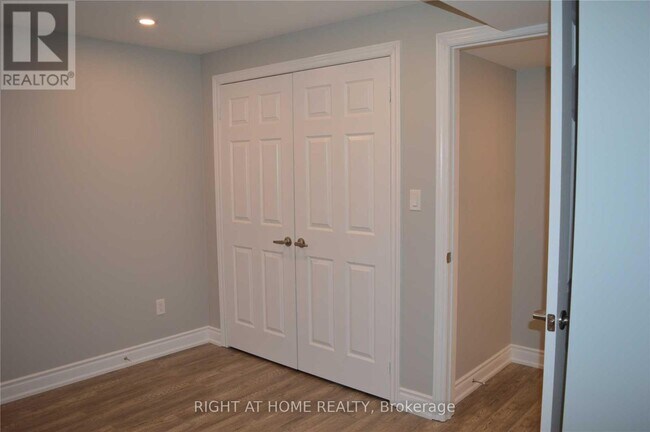 Building Photo - 5332 Floral Hill Crescent