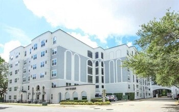 Building Photo - 204 E South St