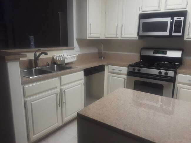 Foto del edificio - Tanamera One bedroom Unit Available