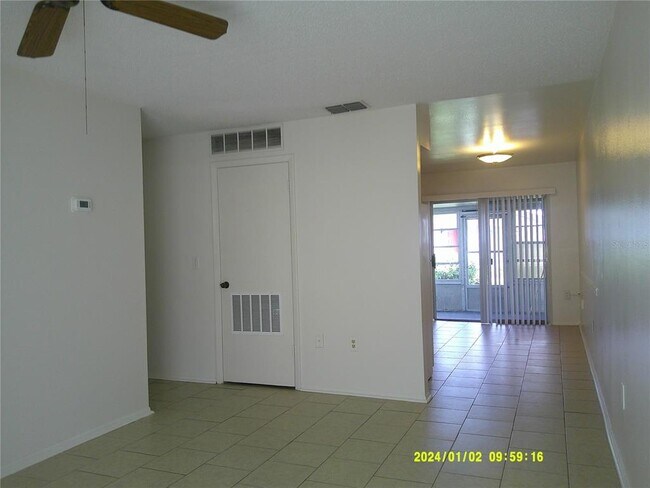 Building Photo - 71 Lake Villa Way