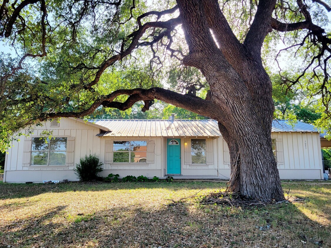 Foto principal - 1045 Center St