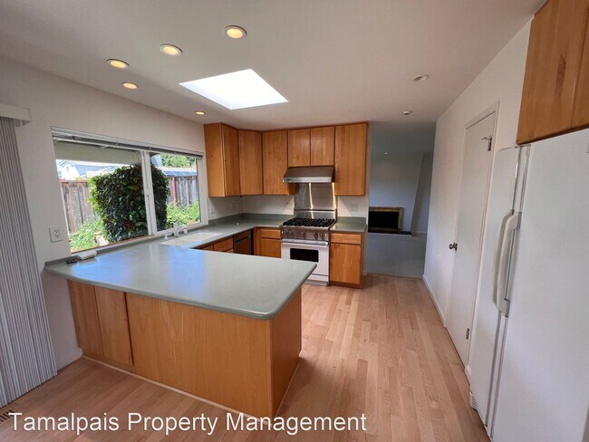 Building Photo - 4 br, 2 bath House - 15 Isbella Court