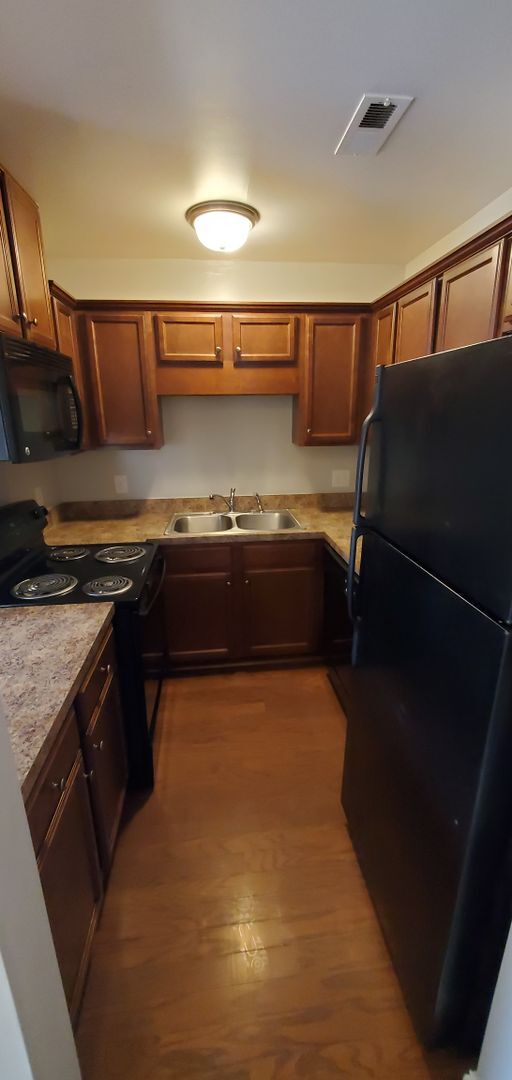 Foto del edificio - 1445 Brookwood Dr