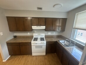Building Photo - 3027 S 72nd St