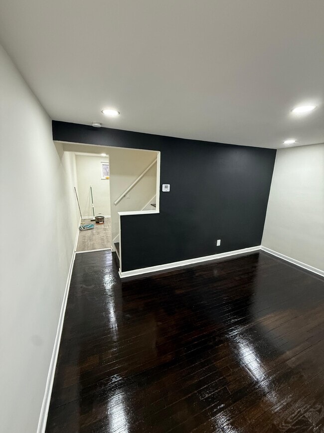 Building Photo - 628 Church St